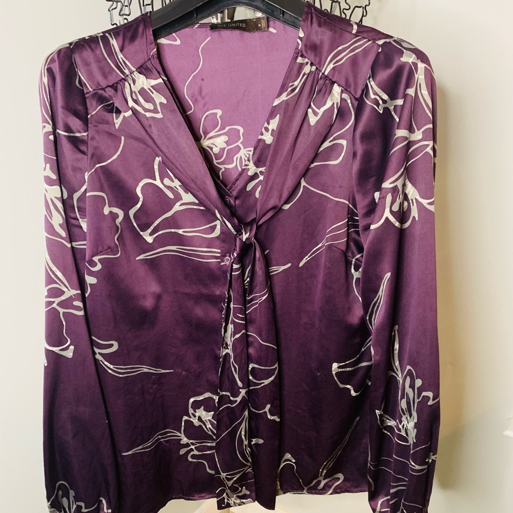 Purple and gray button up blues with tie. Brushed satin feel.Size M